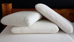 Jak vybrat správný anatomický polštář a dopřát krční páteři skutečný odpočinek