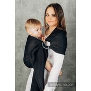 LENNYLAMB BASIC LINE RING SLING - LITTLE HERRINGBONE BLACK EBONY - STANDARD 1,8M - LENNYLAMB RING SLING{% if kategorie.adresa_nazvy[0] != zbozi.kategorie.nazev %} - ŠÁTKY{% endif %}