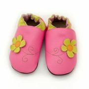 LILIPUTI CAPÁČKY RŮŽOVÉ SE ZELENOU KYTIČKOU - CELOROČNÍ KLASICKÉ - NA NOŽIČKY