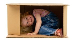 holčička v krabici