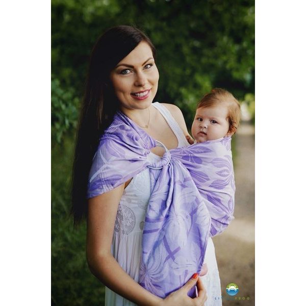 LITTLE FROG RING SLING - LILAC FLOWRORA - S (1,7 M) - LITTLE FROG /BELOVED SLINGS RING SLING{% if zbozi.kategorie.adresa_nazvy[0] != zbozi.kategorie.nazev %} - ŠÁTKY{% endif %}