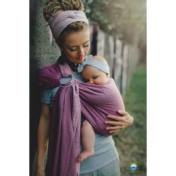 LITTLE FROG RING SLING - PEONY CUBE - S - LITTLE FROG /BELOVED SLINGS RING SLING{% if zbozi.kategorie.adresa_nazvy[0] != zbozi.kategorie.nazev %} - ŠÁTKY{% endif %}