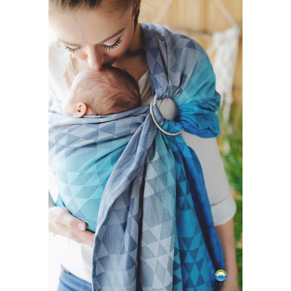 LITTLE FROG RING SLING - NAVY ILLUSION - M 2M - LITTLE FROG /BELOVED SLINGS RING SLING{% if zbozi.kategorie.adresa_nazvy[0] != zbozi.kategorie.nazev %} - ŠÁTKY{% endif %}