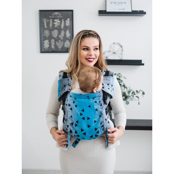BE LENKA NOSÍTKO MINI - TRIANGLE - SAFÍR '22 - BE LENKA MINI{% if zbozi.kategorie.adresa_nazvy[0] != zbozi.kategorie.nazev %} - NOSÍTKA{% endif %}
