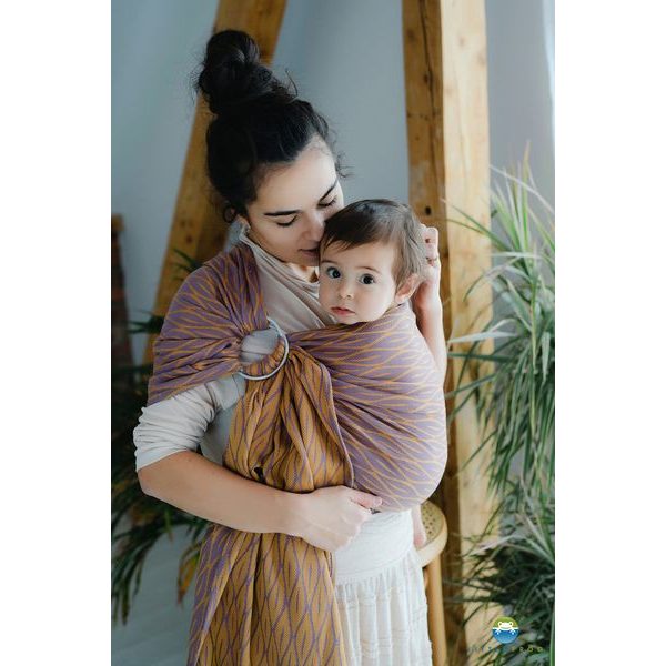 LITTLE FROG RING SLING - PURPLE FLAMES - S (1,7 M) - LITTLE FROG /BELOVED SLINGS RING SLING{% if zbozi.kategorie.adresa_nazvy[0] != zbozi.kategorie.nazev %} - ŠÁTKY{% endif %}