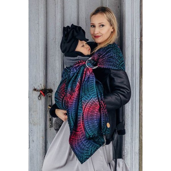 LENNY LAMB RING SLING (60% BAVLNA, 28% MERINO, 8% HEDVÁBÍ, 4% KAŠMÍR) - PEACOCK'S TAIL - BLACK OPAL - STANDARD 1,8 M - LENNYLAMB RING SLING{% if zbozi.kategorie.adresa_nazvy[0] != zbozi.kategorie.nazev %} - ŠÁTKY{% endif %}