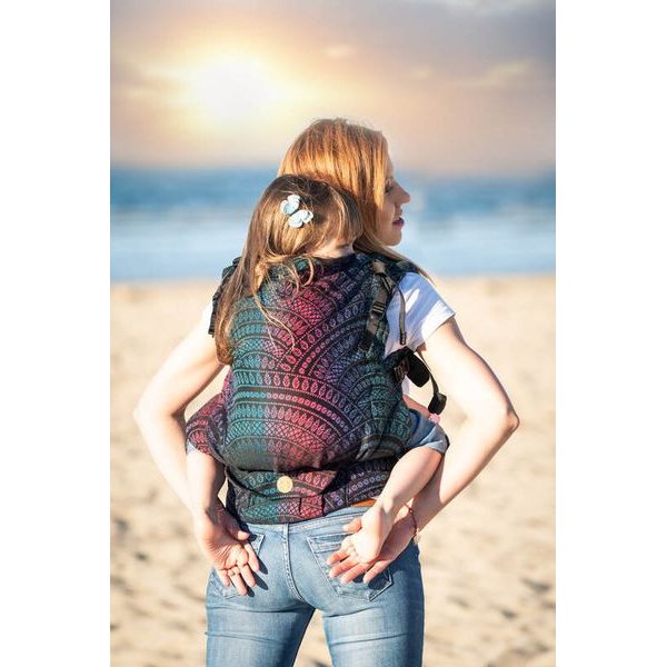 LENNYPRESCHOOL NOSÍTKO - PEACOCK'S TAIL - BLACK OPAL (MERINO, HEDVÁBÍ, KAŠMÍR) - LENNYPRESCHOOL{% if zbozi.kategorie.adresa_nazvy[0] != zbozi.kategorie.nazev %} - NOSÍTKA{% endif %}