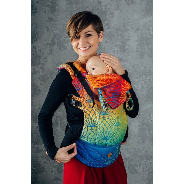 LENNYGO NOSÍTKO BABY - RAINBOW LOTUS - LENNYGO - BABY{% if zbozi.kategorie.adresa_nazvy[0] != zbozi.kategorie.nazev %} - NOSÍTKA{% endif %}