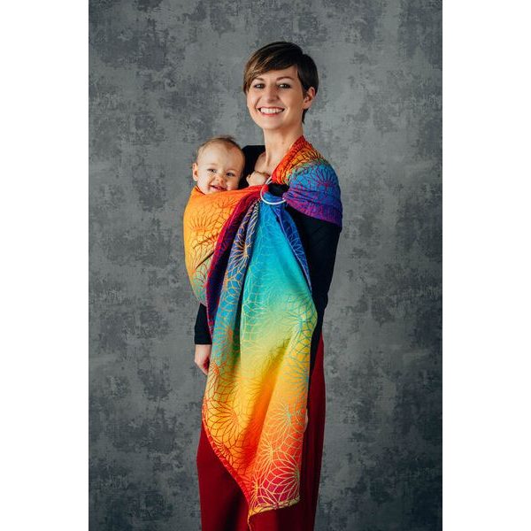 LENNYLAMB RING SLING - RAINBOW LOTUS - STANDARD 1,8 M - LENNYLAMB RING SLING{% if zbozi.kategorie.adresa_nazvy[0] != zbozi.kategorie.nazev %} - ŠÁTKY{% endif %}