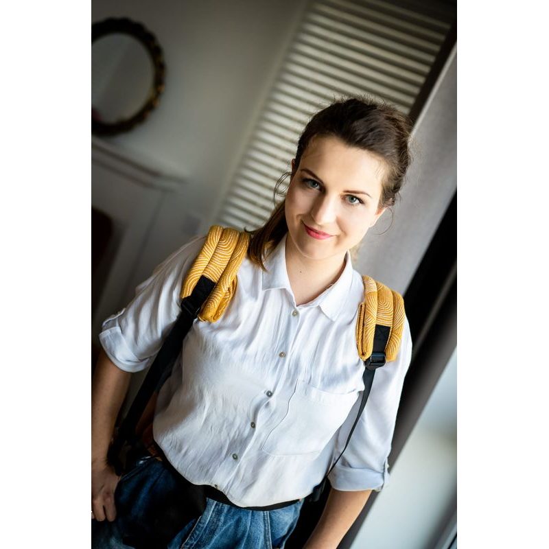 QUSY NOSÍTKO STANDARD 2.0 - SAND STORIES MUSTARD - QUSY - NOSÍTKA