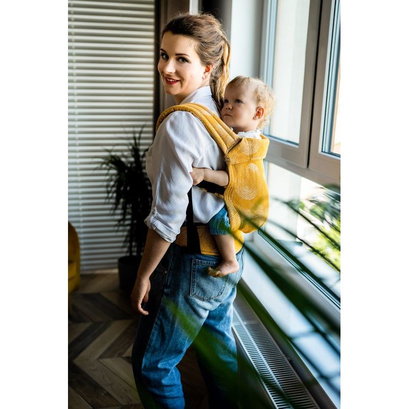 QUSY NOSÍTKO STANDARD 2.0 - SAND STORIES MUSTARD - QUSY - NOSÍTKA