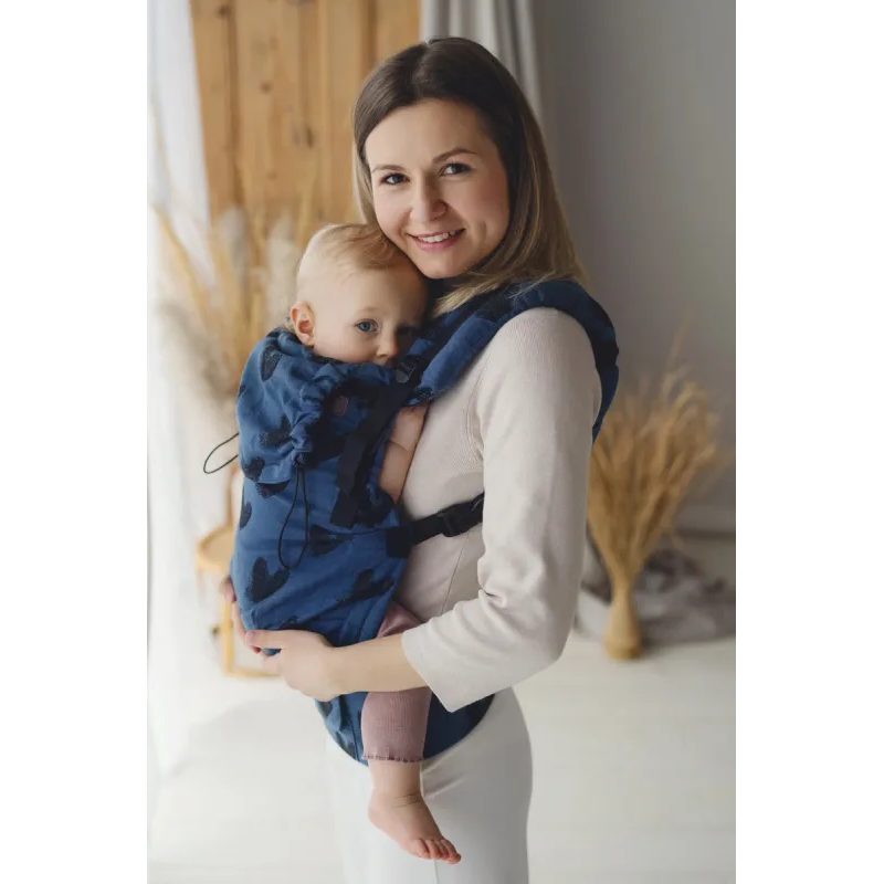 LITTLE FROG NOSÍTKO PRIME - INFINITY LOVE – BLACK HEARTS - PRIME (4 KG - 24 M) - NOSÍTKA