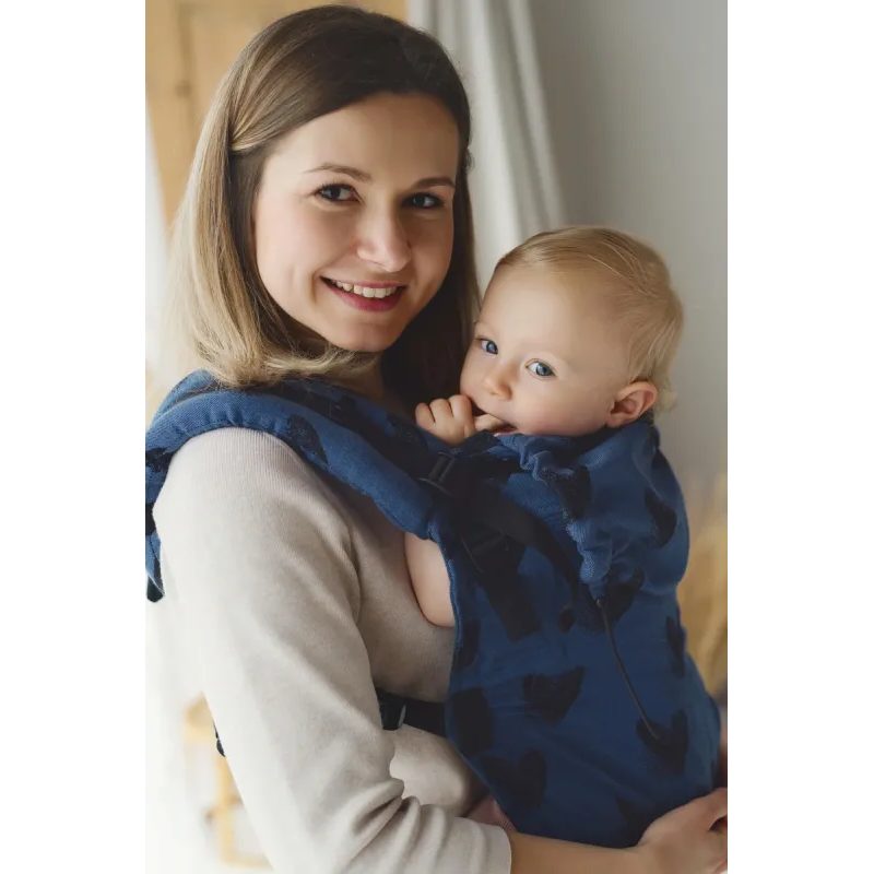 LITTLE FROG NOSÍTKO PRIME - INFINITY LOVE – BLACK HEARTS - PRIME (4 KG - 24 M) - NOSÍTKA