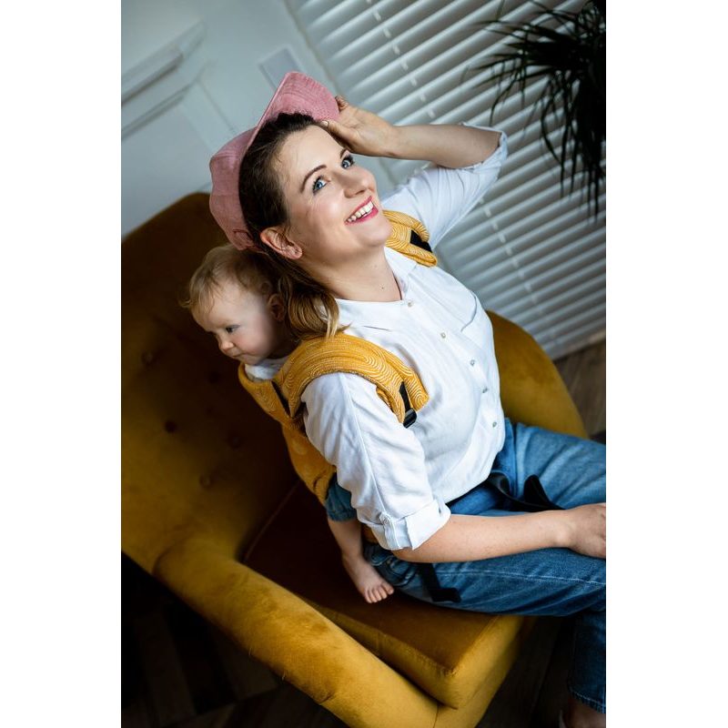 QUSY NOSÍTKO STANDARD 2.0 - SAND STORIES MUSTARD - QUSY - NOSÍTKA