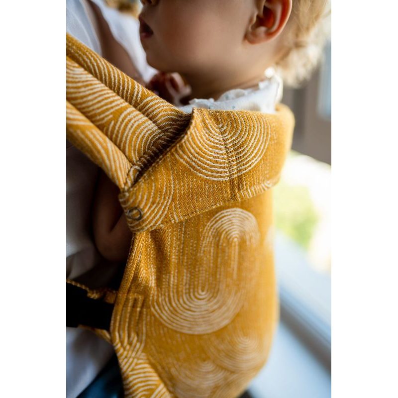 QUSY NOSÍTKO STANDARD 2.0 - SAND STORIES MUSTARD - QUSY - NOSÍTKA