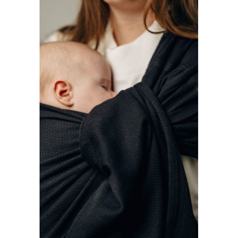 LENNYLAMB BASIC LINE RING SLING - LITTLE HERRINGBONE BLACK EBONY - STANDARD 1,8M - LENNYLAMB RING SLING - ŠÁTKY