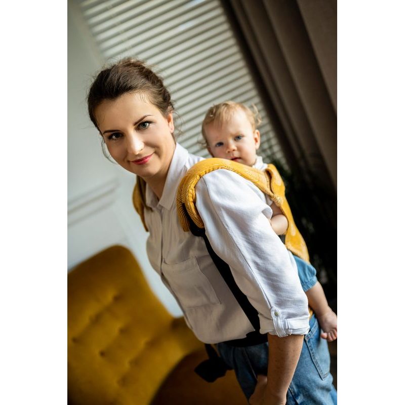 QUSY NOSÍTKO STANDARD 2.0 - SAND STORIES MUSTARD - QUSY - NOSÍTKA