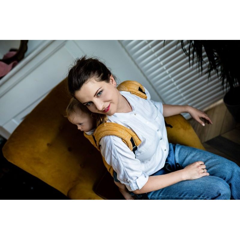 QUSY NOSÍTKO STANDARD 2.0 - SAND STORIES MUSTARD - QUSY - NOSÍTKA