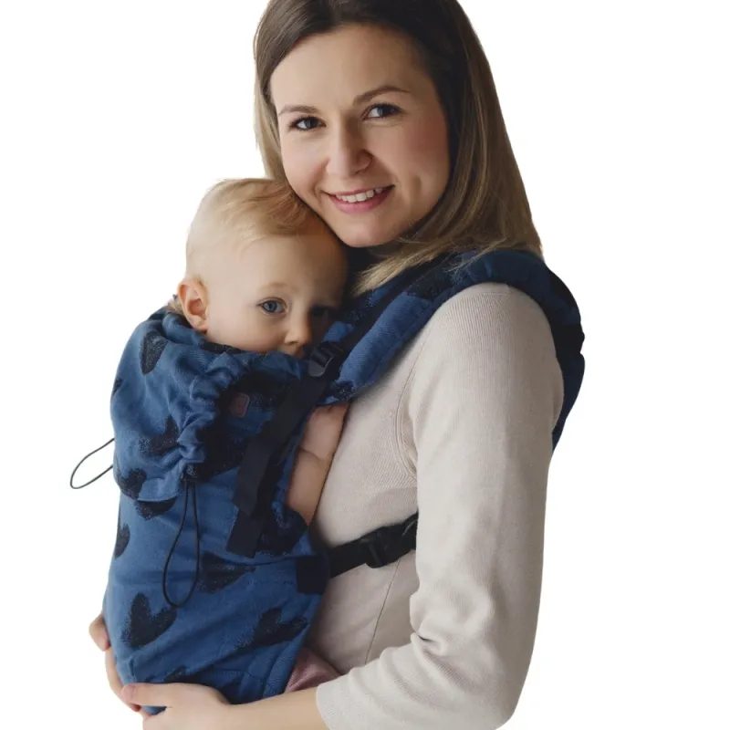 LITTLE FROG NOSÍTKO PRIME - INFINITY LOVE – BLACK HEARTS - PRIME (4 KG - 24 M) - NOSÍTKA