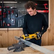 POWERPLUS POWX03971 OCASOVÁ PILA 920 W - PILY OCASKY - ELEKTRICKÉ NÁŘADÍ