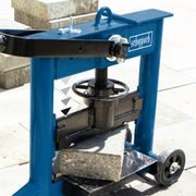 SCHEPPACH HSC 130 PÁKOVÁ ŠTÍPAČKA KAMENE - STAVEBNÍ TECHNIKA