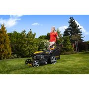 RIWALL PRO RPM 5155 PRO MULTIFUNKČNÍ TRAVNÍ SEKAČKA 4 V 1 S BENZINOVÝM MOTOREM A POJEZDEM - SEKAČKY SE ZÁBĚREM 50-56 CM - ZAHRADA