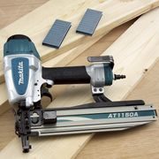 MAKITA AT1150A - PNEUMATICKÁ SPONKOVAČKA 11MM - PNEU SPONKOVAČKY, HŘEBÍKOVAČKY - PNEU NÁŘADÍ