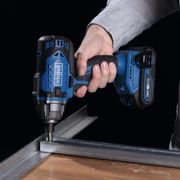 SCHEPPACH C-ID180-X-SET S AKU 20 V IXES RÁZOVÝ UTAHOVÁK + 2AH BATERIE + NABÍJEČKA 2,4 A - RÁZOVÝ UTAHOVÁK 18V - AKU NÁŘADÍ