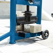 SCHEPPACH HSC 130 PÁKOVÁ ŠTÍPAČKA KAMENE - STAVEBNÍ TECHNIKA