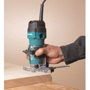 MAKITA 3711 - JEDNORUČNÍ FRÉZKA 6MM,530W - HORNÍ FRÉZKY - ELEKTRICKÉ NÁŘADÍ