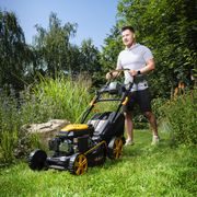 RIWALL PRO RPM 4735 E MULTIFUNKČNÍ TRAVNÍ SEKAČKA 4 V 1 S BENZINOVÝM MOTOREM, POJEZDEM A ELEKTROSTARTEM - SEKAČKY S ELEKTROSTARTEM - ZAHRADA