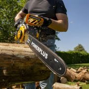 POWERPLUS POWXG10027 ELEKTRICKÁ ŘETĚZOVÁ PILA 2 700W 450MM - ELEKTRICKÉ ŘETĚZOVÉ PILY - ZAHRADA