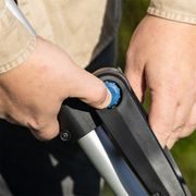 SCHEPPACH C-LT300-X-SET S 20 V IXES AKU VYŽÍNAČ + 2AH BATERIE + NABÍJEČKA 2,4 A - AKUMULÁTOROVÉ VYŽÍNAČE - ZAHRADA