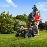 RIWALL PRO RPM 5155 PRO MULTIFUNKČNÍ TRAVNÍ SEKAČKA 4 V 1 S BENZINOVÝM MOTOREM A POJEZDEM - SEKAČKY SE ZÁBĚREM 50-56 CM - ZAHRADA