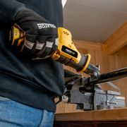 POWERPLUS POWX0398 AKU OCASOVÁ PILA 12V 2,0AH 2XBAT - PILKY NA VĚTVE - ZAHRADA