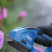 SCHEPPACH C-HTGS200-X 20 V IXES AKU NŮŽKY NA TRÁVU A KEŘE (BEZ BATERIE A NABÍJEČKY) - AKUMULÁTOROVÝ PLOTOSTŘIH - ZAHRADA