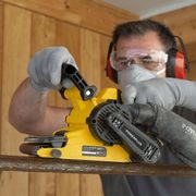 POWERPLUS POWX0461 PÁSOVÁ BRUSKA 900 W - PÁSOVÉ BRUSKY - ELEKTRICKÉ NÁŘADÍ