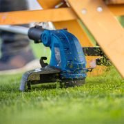 SCHEPPACH C-LT300-X-SET S 20 V IXES AKU VYŽÍNAČ + 2AH BATERIE + NABÍJEČKA 2,4 A - AKUMULÁTOROVÉ VYŽÍNAČE - ZAHRADA