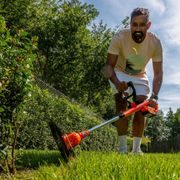 POWERPLUS POWDPG75421 AKU STRUNOVÁ SEKAČKA 20V LI-ION PLUS NABÍJEČKA PLUS BATERIE 20V 2,0 AH - AKUMULÁTOROVÉ VYŽÍNAČE - ZAHRADA