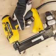 POWERPLUS POWX13801 ELEKTRICKÁ SPONKOVAČKA / HŘEBÍKOVAČKA 800W - SPONKOVAČKY - ELEKTRICKÉ NÁŘADÍ