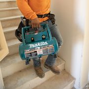 MAKITA AC001GZ - AKU KOMPRESOR LI-ION XGT 40V, BEZ AKU Z - AKU KOMPRESORY - AKU NÁŘADÍ