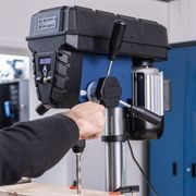 SCHEPPACH TBM 250 VARIO STOJANOVÁ VRTAČKA S KŘÍŽOVÝM LASEREM - STOLNÍ SLOUPOVÉ VRTAČKY - ELEKTRICKÉ NÁŘADÍ