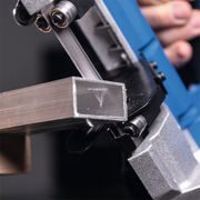 SCHEPPACH C-MBS635-X-SET S 20 V IXES AKU PÁSOVÁ PILA NA KOV + 2AH BATERIE + NABÍJEČKA 2,4 A - AKU PILY PÁSOVÉ - AKU NÁŘADÍ