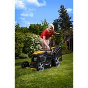 RIWALL PRO RPM 5155 PRO MULTIFUNKČNÍ TRAVNÍ SEKAČKA 4 V 1 S BENZINOVÝM MOTOREM A POJEZDEM - SEKAČKY SE ZÁBĚREM 50-56 CM - ZAHRADA