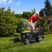 RIWALL PRO RPM 5155 PRO MULTIFUNKČNÍ TRAVNÍ SEKAČKA 4 V 1 S BENZINOVÝM MOTOREM A POJEZDEM - SEKAČKY SE ZÁBĚREM 50-56 CM - ZAHRADA