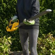 POWERPLUS POWXG20091 ELEKTRICKÝ PLOTOSTŘIH 750W - 700MM - ELEKTRICKÝ PLOTOSTŘIH - ZAHRADA