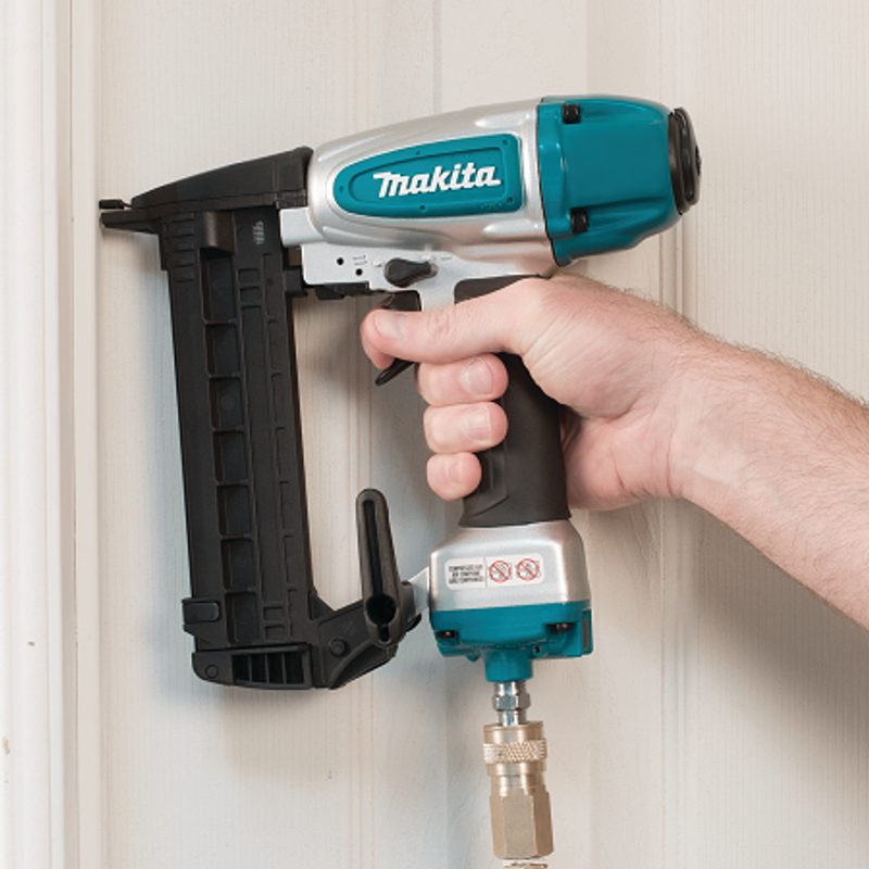 MAKITA AT638A - PNEUMATICKÁ SPONKOVAČKA 6,35MM - HŘEBÍKOVAČKY - PNEU NÁŘADÍ