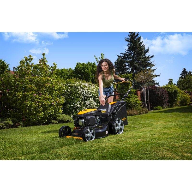 RIWALL PRO RPM 5155 PRO MULTIFUNKČNÍ TRAVNÍ SEKAČKA 4 V 1 S BENZINOVÝM MOTOREM A POJEZDEM - SEKAČKY SE ZÁBĚREM 50-56 CM - ZAHRADA