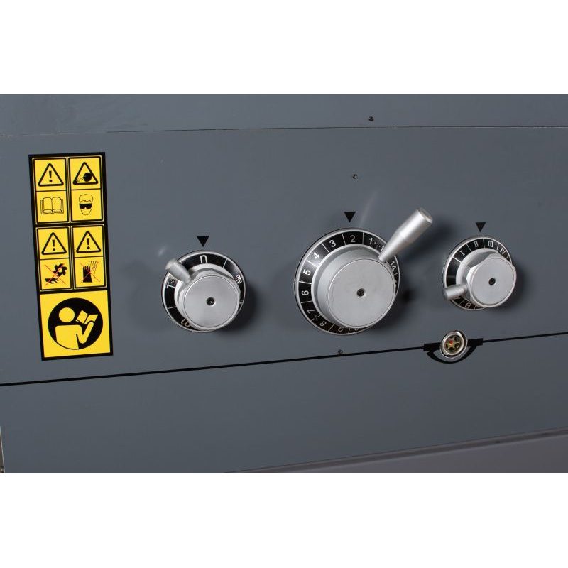 SPI-3000 - SOUSTRUH NA KOV S DIGITÁLNÍM ODMĚŘOVÁNÍM - SOUSTRUHY - KOVOOBRÁBĚCÍ STROJE