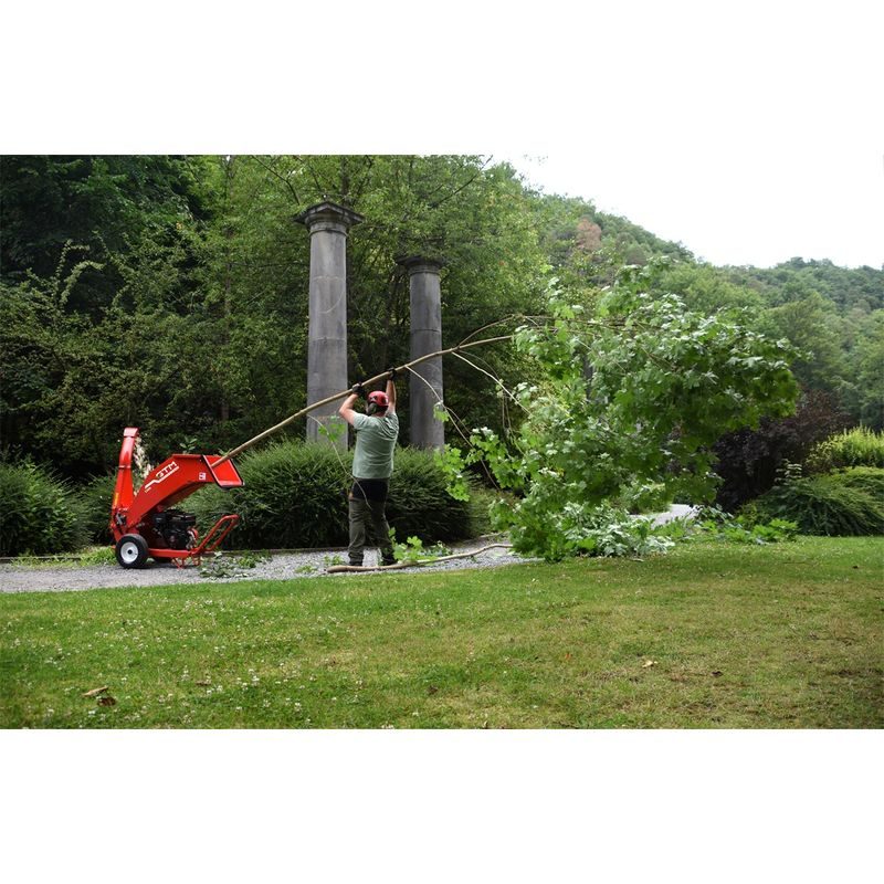 GTM GTS 1300 GE TO BENZÍNOVÝ DRTIČ DŘEVA S ELEKTROSTARTEM A OTOČNÝM KOMÍNEM - DRTIČ S BENZÍNOVÝM MOTOREM - ZAHRADA